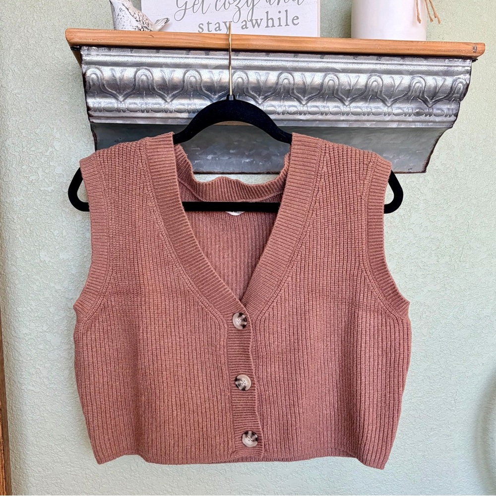 🤎Moon&Madison🤎 knit vest in brown